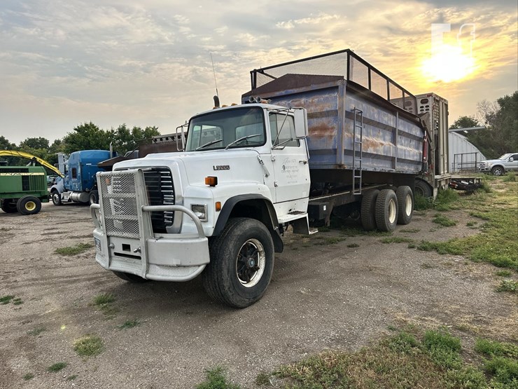 1988-ford-l9000-image-2