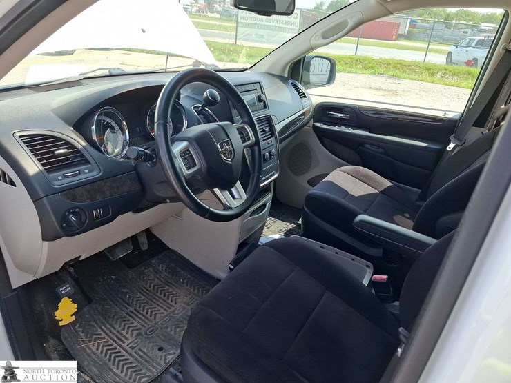 2011-dodge-grand-caravan-se-image-11
