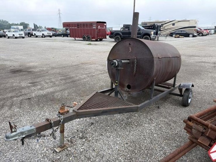 5-foot-barrel-smoker-on-trailer-image-3