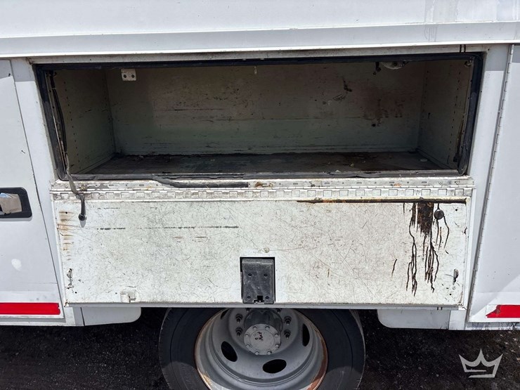 2015-ford-f550-image-17