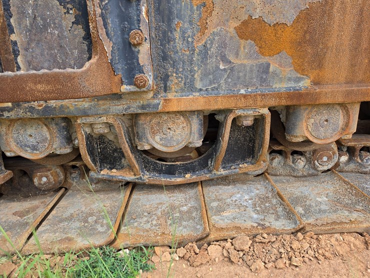 2023-caterpillar-374-image-66