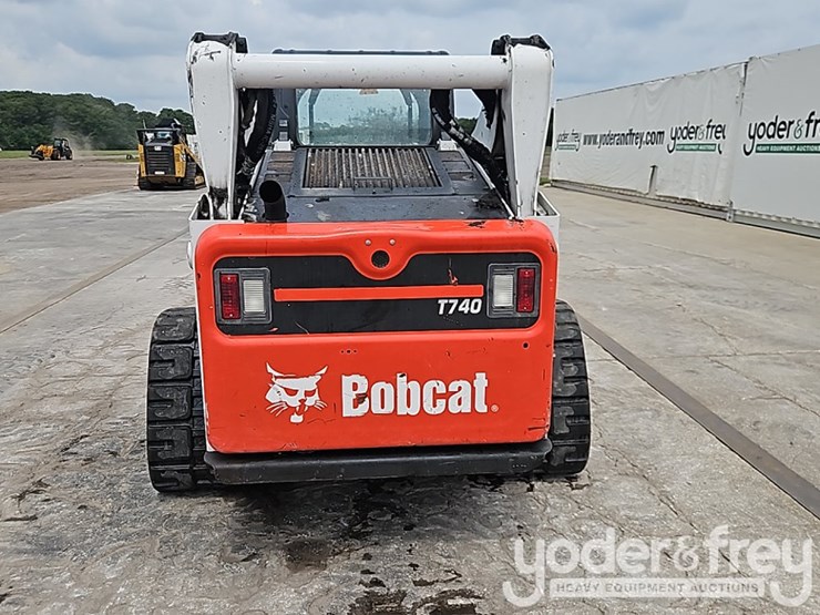 2023-bobcat-t740-image-22