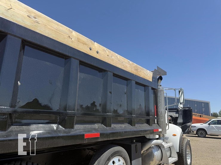 2005-peterbilt-335-image-43