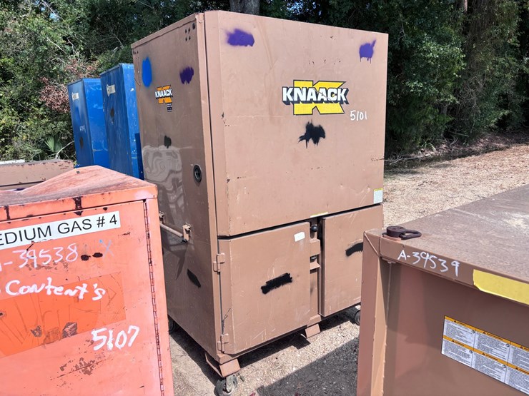 #5101-•-knaack-jobsite-boxes-with-miscellaneous-items-image-2