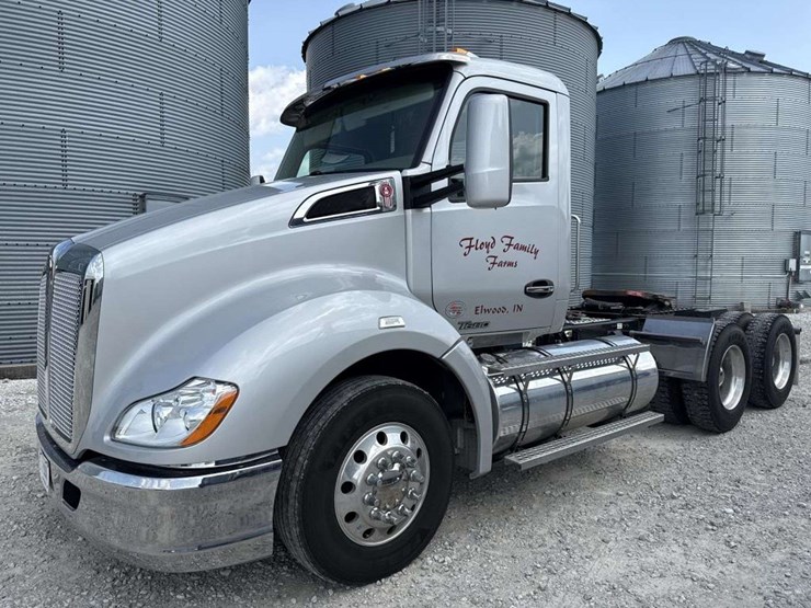 2014-kenworth-t680-image-1