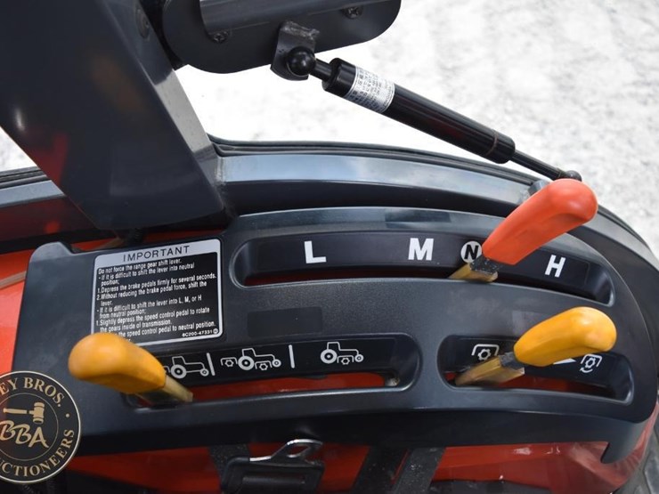 2013-kubota-b3000hsd-image-40