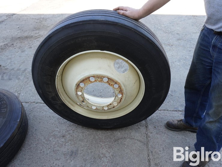 295/75r22.5-tires-&-rims-image-14