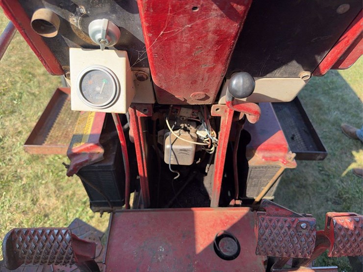 farmall-806-diesel-image-62