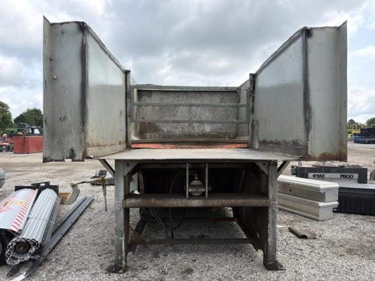 trash-compactor-image-2