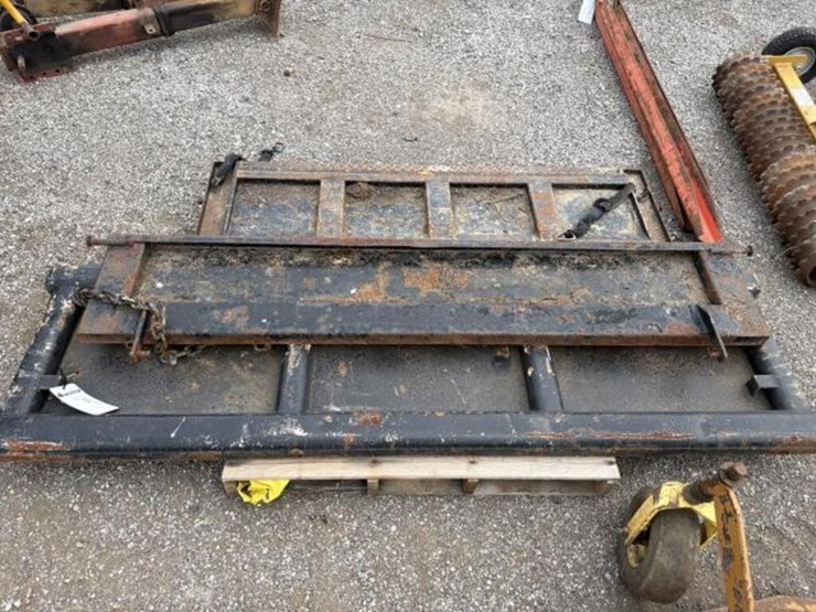 pallet-of-hd-tailgates-image-1