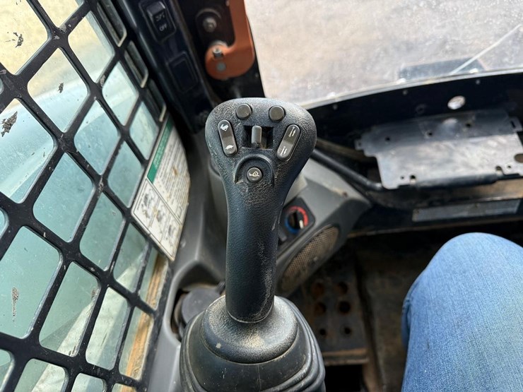 2022-bobcat-t770-image-26