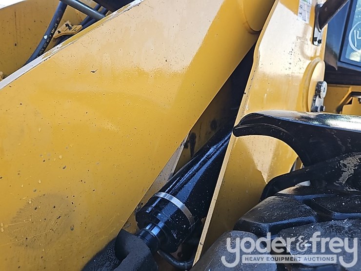 2023-caterpillar-920-image-19
