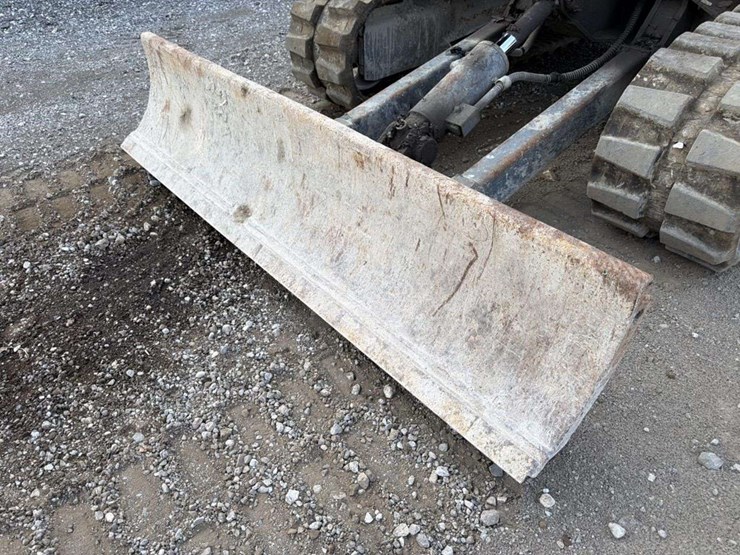 takeuchi-tb135-image-10