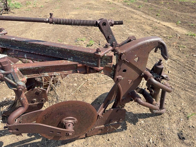 mccormick-deering-four-bottom-pull-tyle-mold-board-plow-image-11