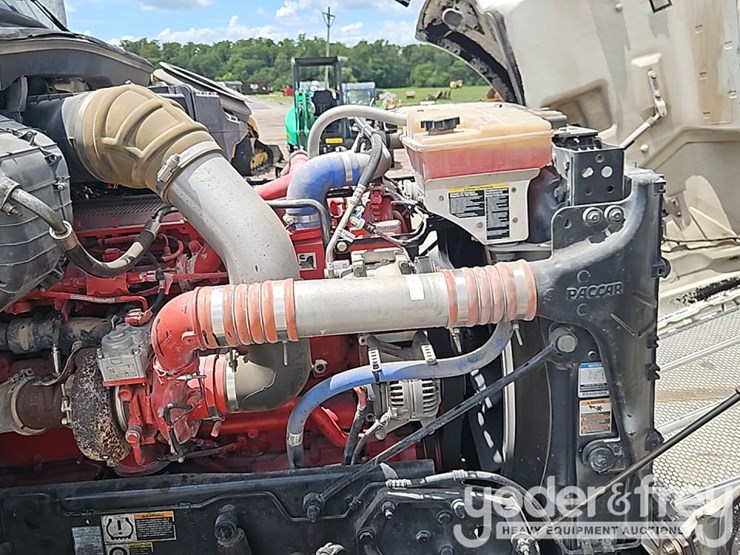 2018-peterbilt-567-image-28