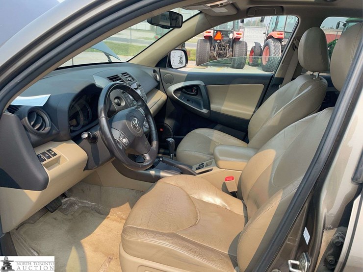 2010-toyota-rav4-image-11