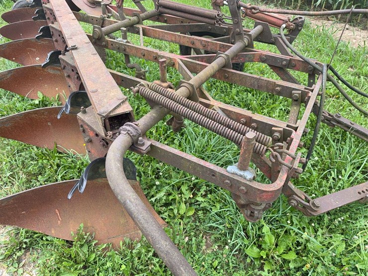 (6)-bottom-ih-plow-image-2