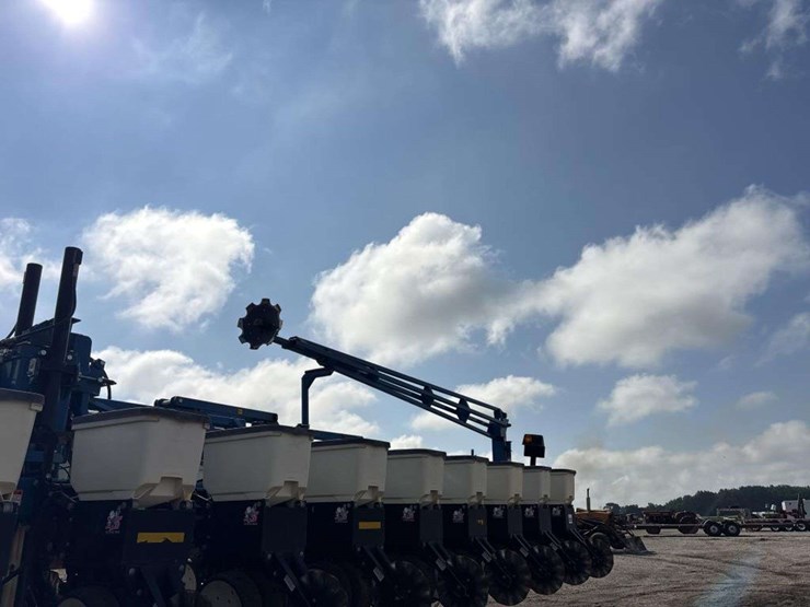 2007-kinze-3600-image-14
