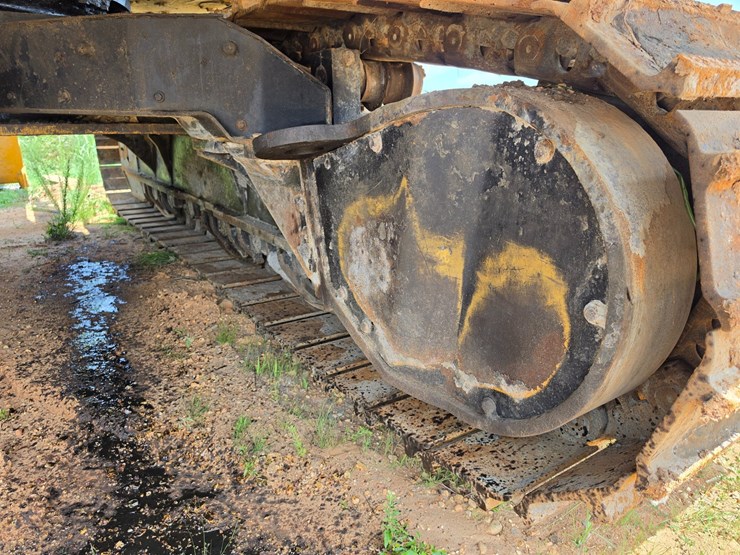 2023-caterpillar-374-image-84