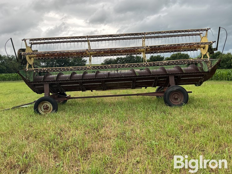 john-deere-220-image-2