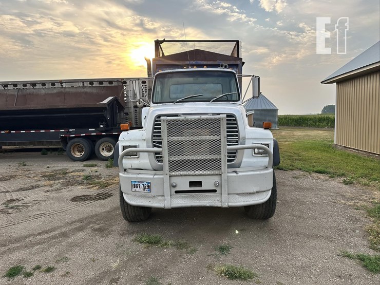 1988-ford-l9000-image-54