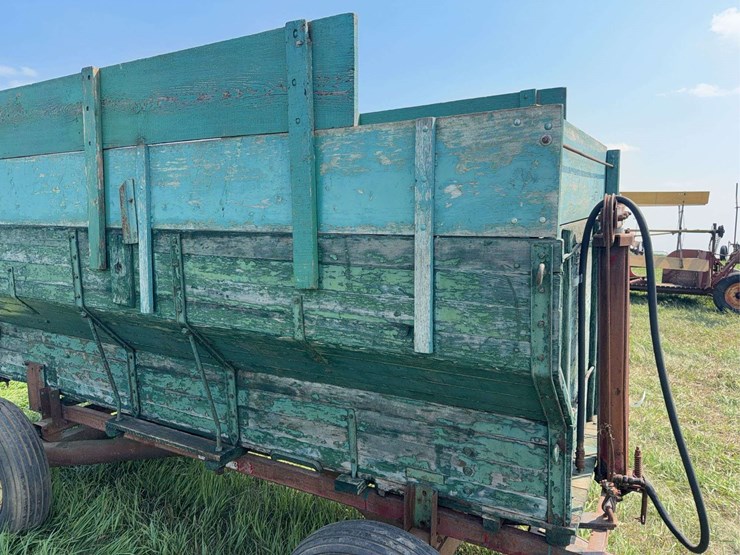 john-deere-running-gear-and-flare-box-wagon-with-simonsen-hoist-image-10