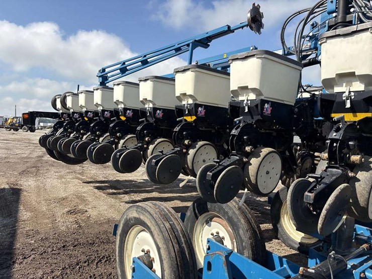 2007-kinze-3600-image-7