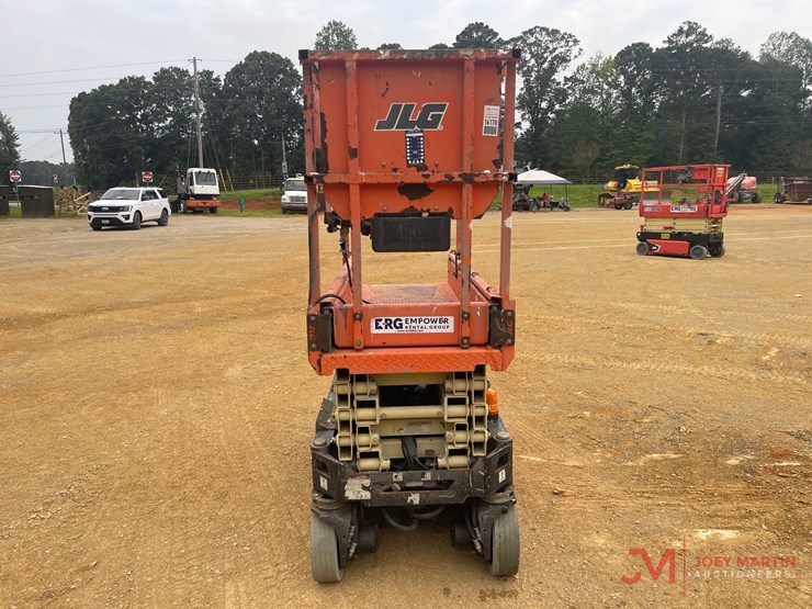 2017-jlg-1932r-image-4
