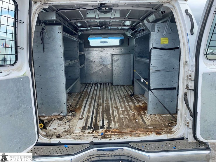 2010-ford-cargo-image-22