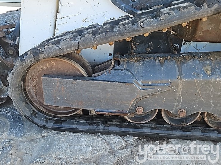 2024-bobcat-t64-image-19