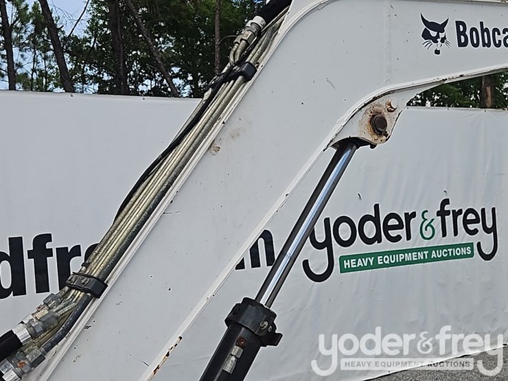 2016-bobcat-e32-image-23
