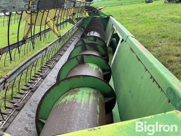 john-deere-220-image-12