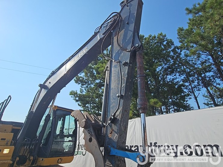 2018-deere-130g-image-31