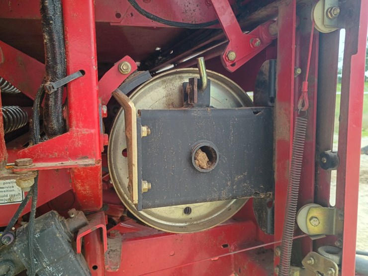 new-holland-br7070-image-34