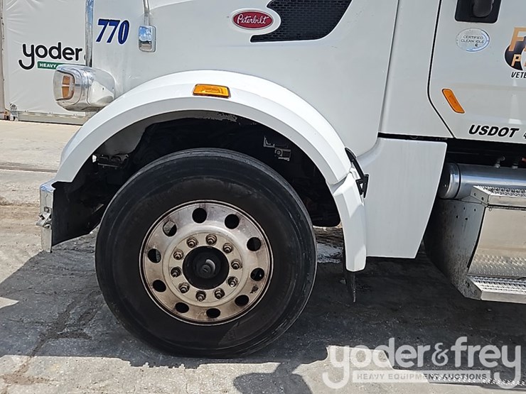 2018-peterbilt-567-image-12