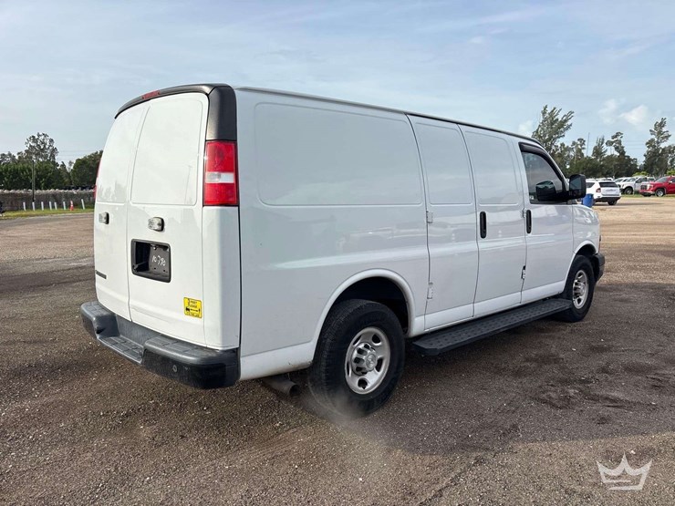 2019-chevrolet-express-2500-image-24