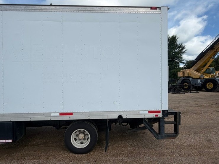 2007-isuzu-npr-image-10