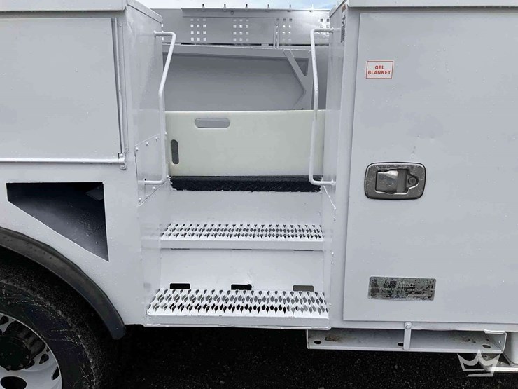 2015-ford-f550-image-25