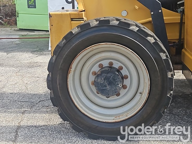 2015-caterpillar-tl943c-image-15