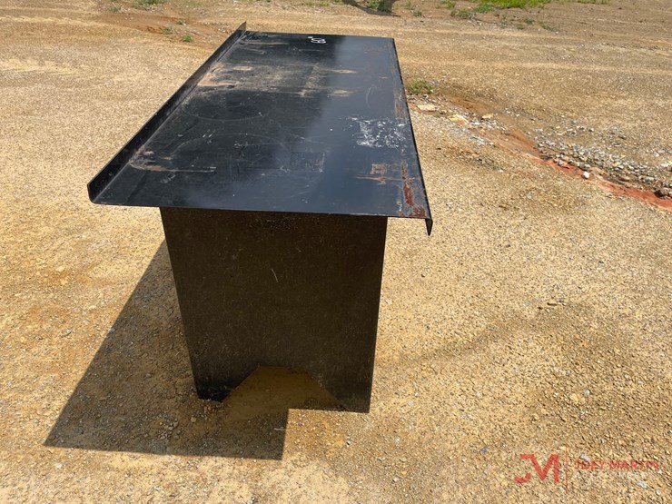 60"-shop-table-image-2