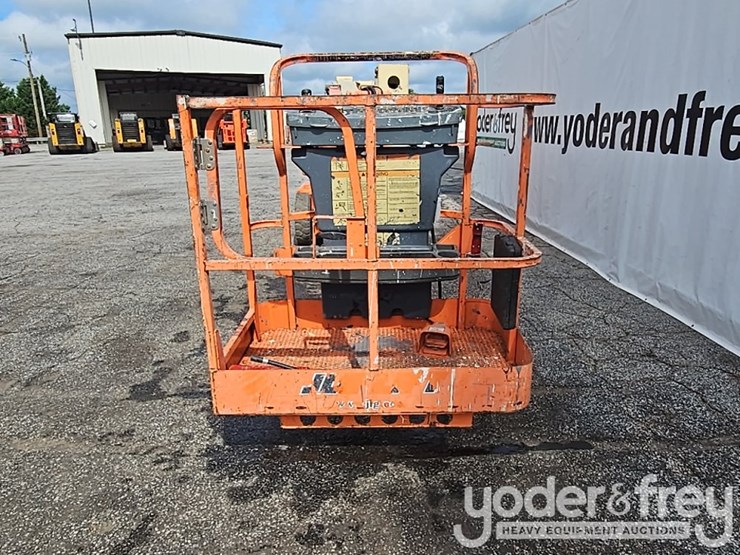 2011-jlg-e400ajpn-image-8