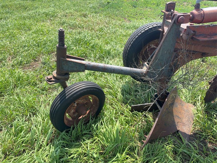 mccormick-deering-412-four-bottom-14”-fast-hitch-mold-board-plow-image-11