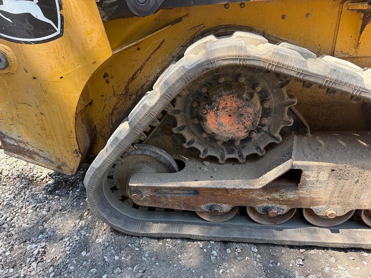 2021-deere-317g-image-14
