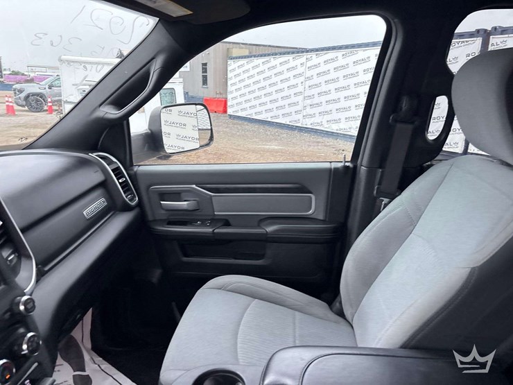 2021-dodge-2500-image-17