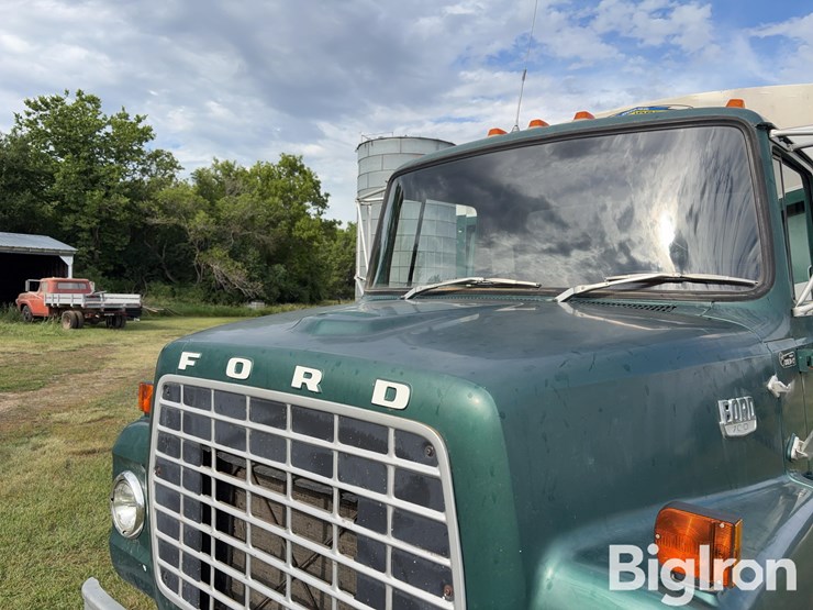 1978-ford-f700-image-11