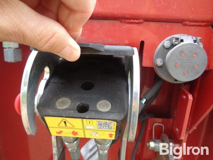 2014-case-ih-4406-image-16
