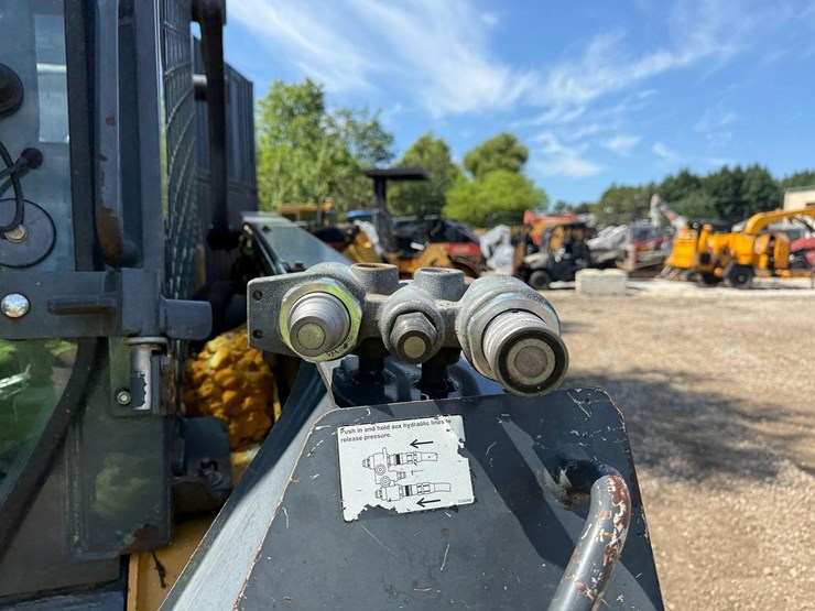 2013-deere-333e-image-11