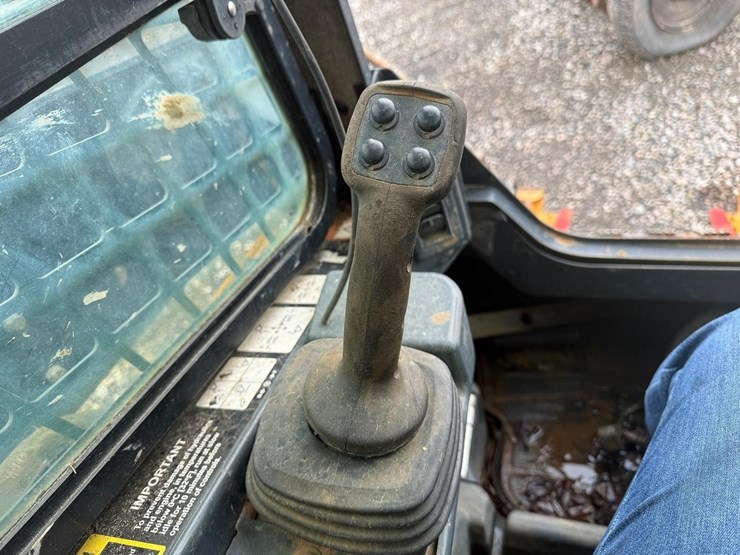 2021-deere-333g-image-22