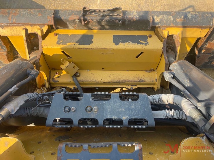 2021-deere-331g-image-13