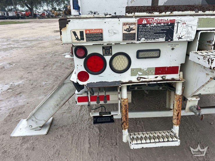 2016-freightliner-m2-106-image-27